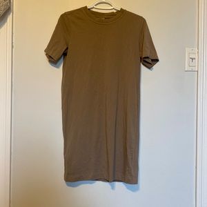 H&M Nude T-Shirt Dress. XS barely worn, perfect condition.